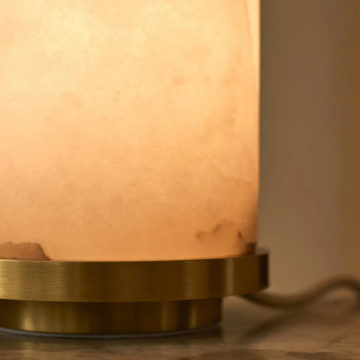 Mateo Stylish Alabaster Lamp with Gold Bottom - Stylish design-2