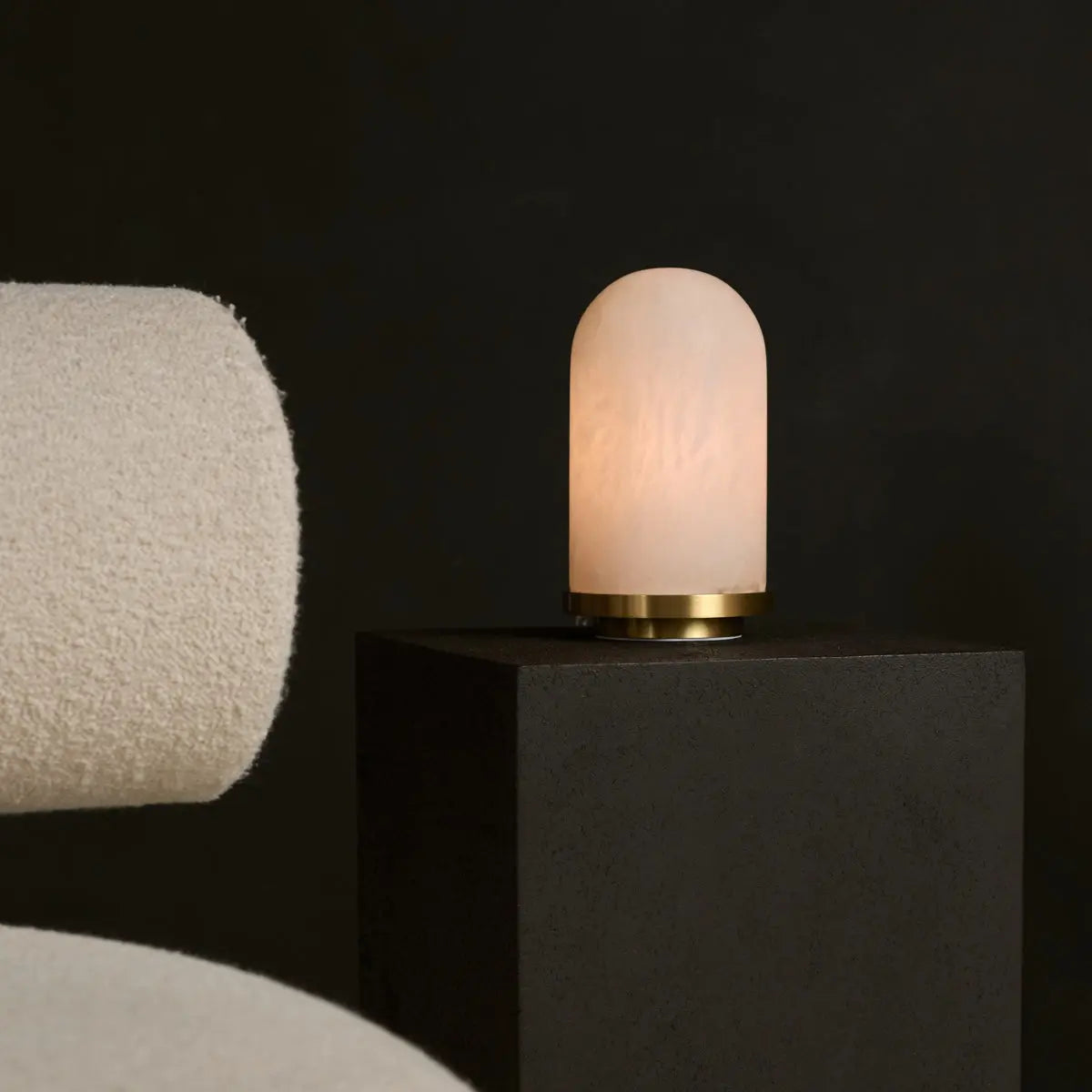 Mateo Stylish Alabaster Lamp with Gold Bottom - Stylish design-4