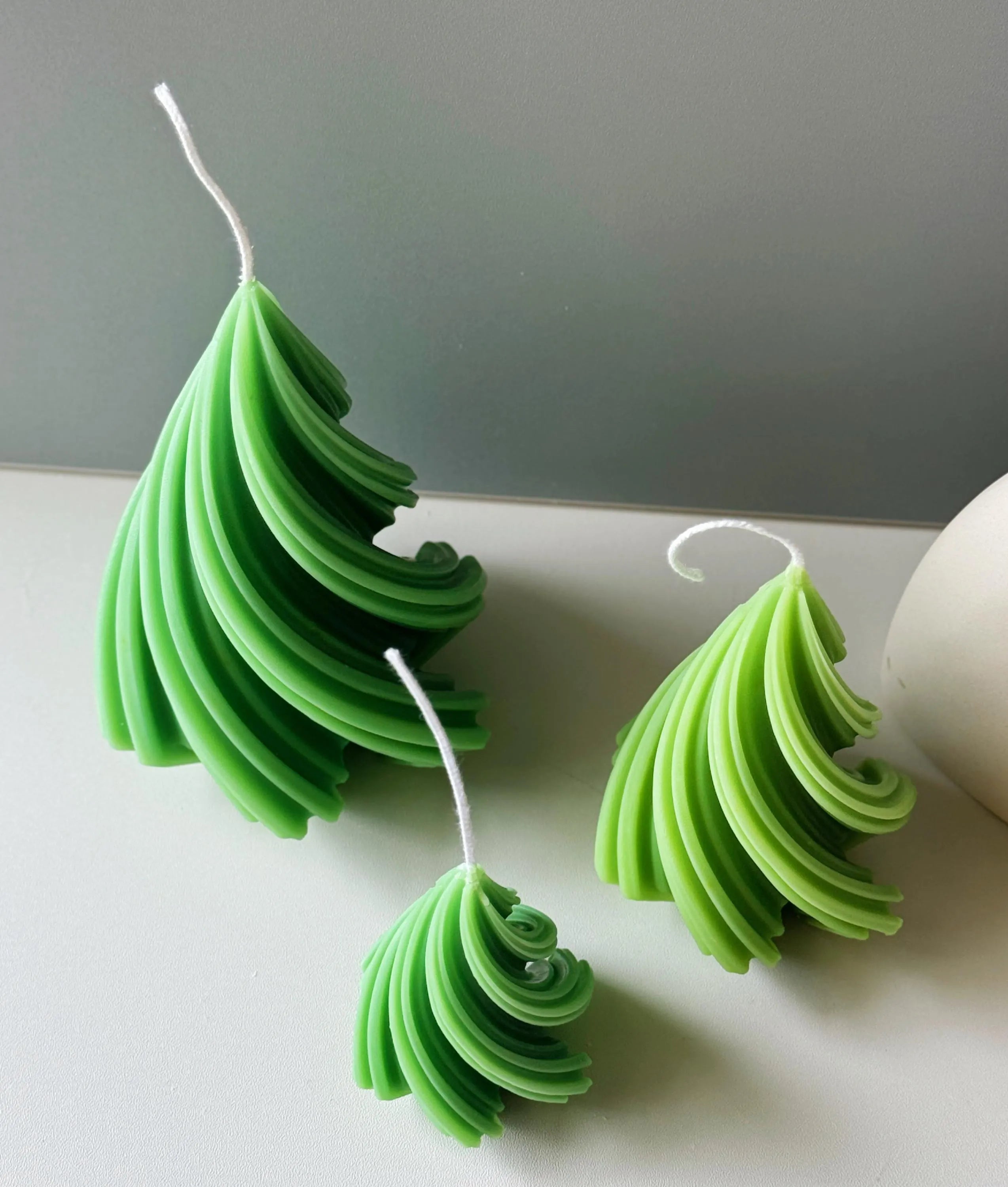 Modern Swirling Christmas Tree Candles | Holiday Decor-3