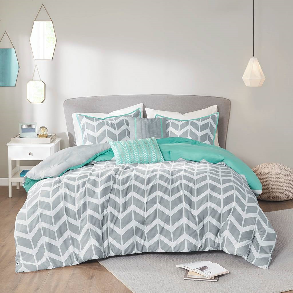 Full/Queen Reversible Comforter Set with Grey White Aqua Teal Chevron Pattern-0