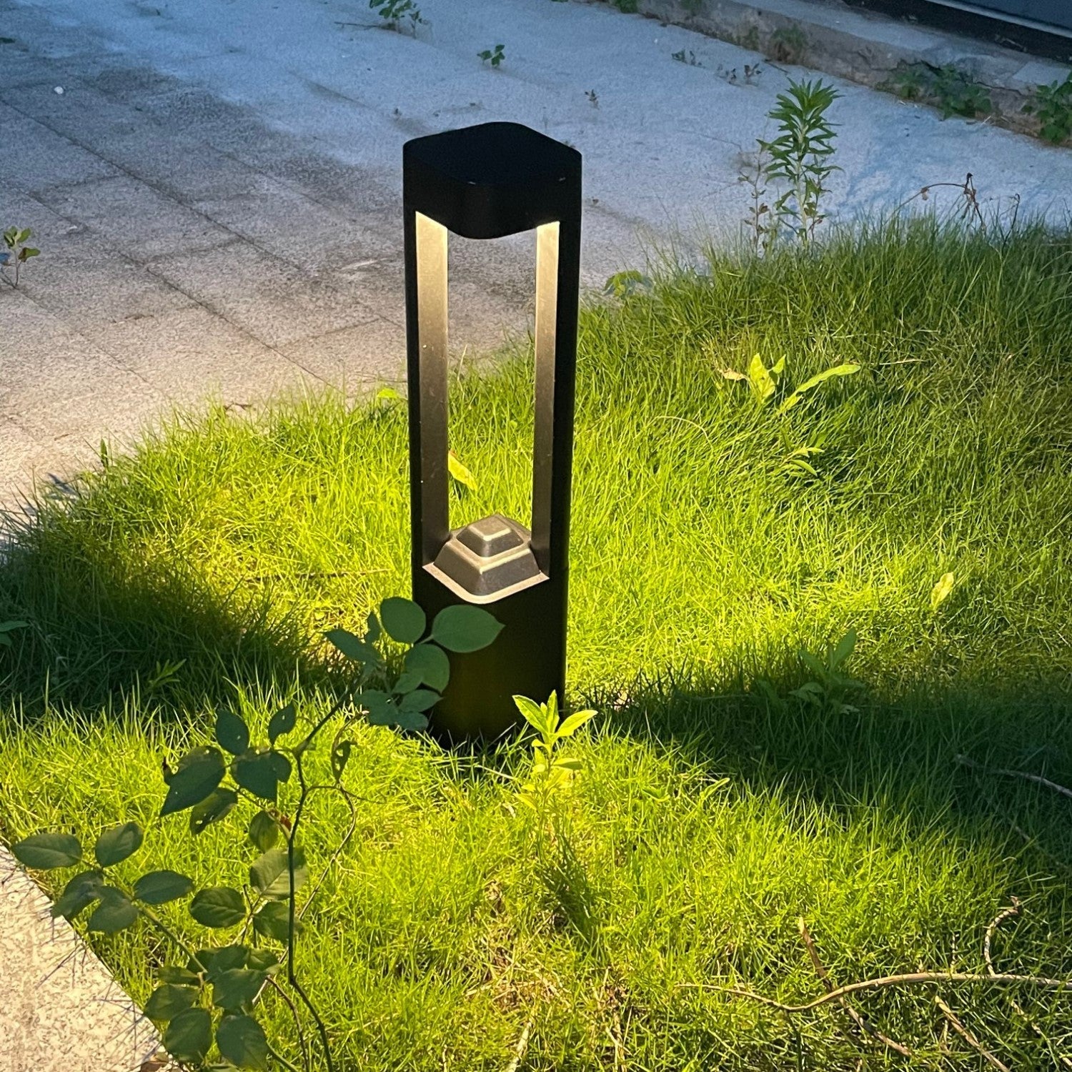 Solar Powered Outdoor Landscaping Path Lights-2