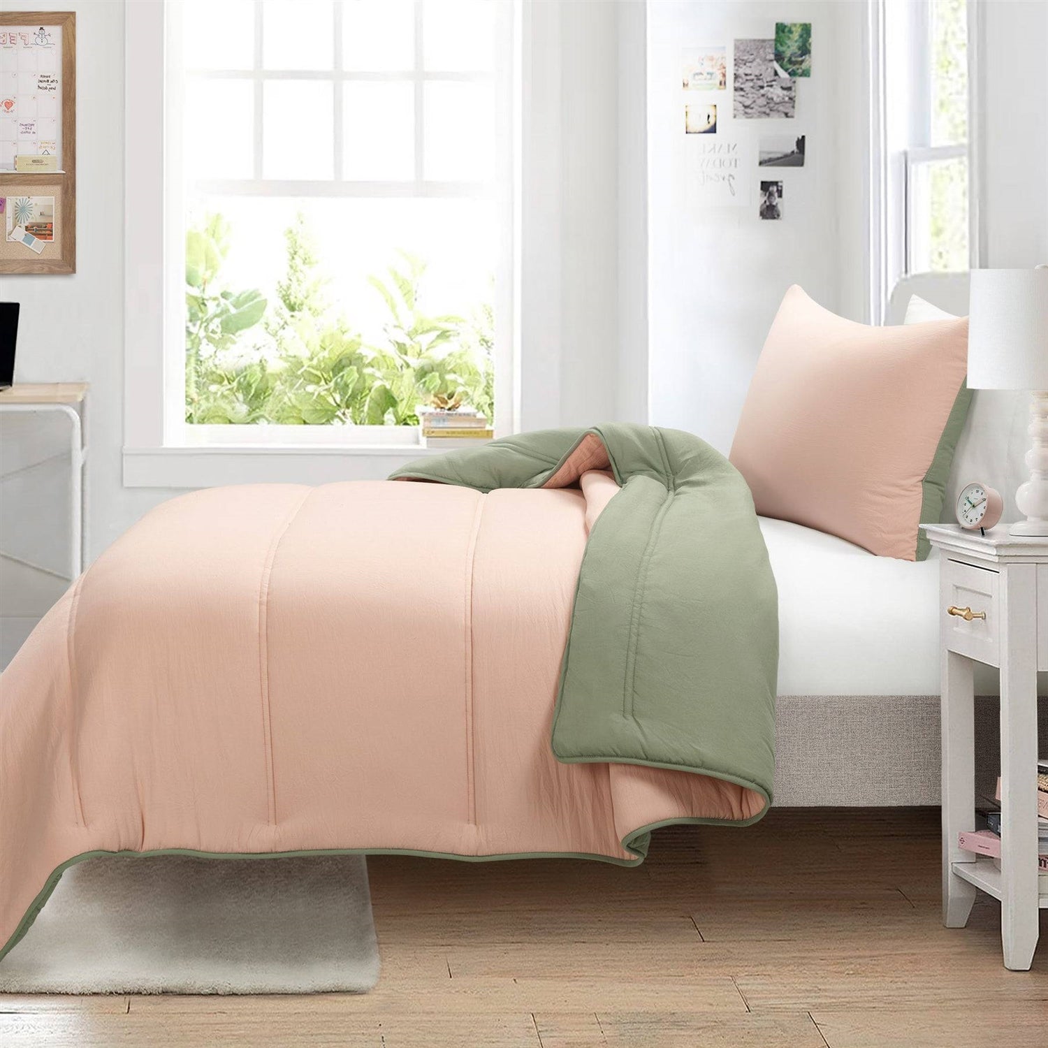 Full/Queen Soft Lightweight Reversible Quilted Comforter Set in Green/Pink-3