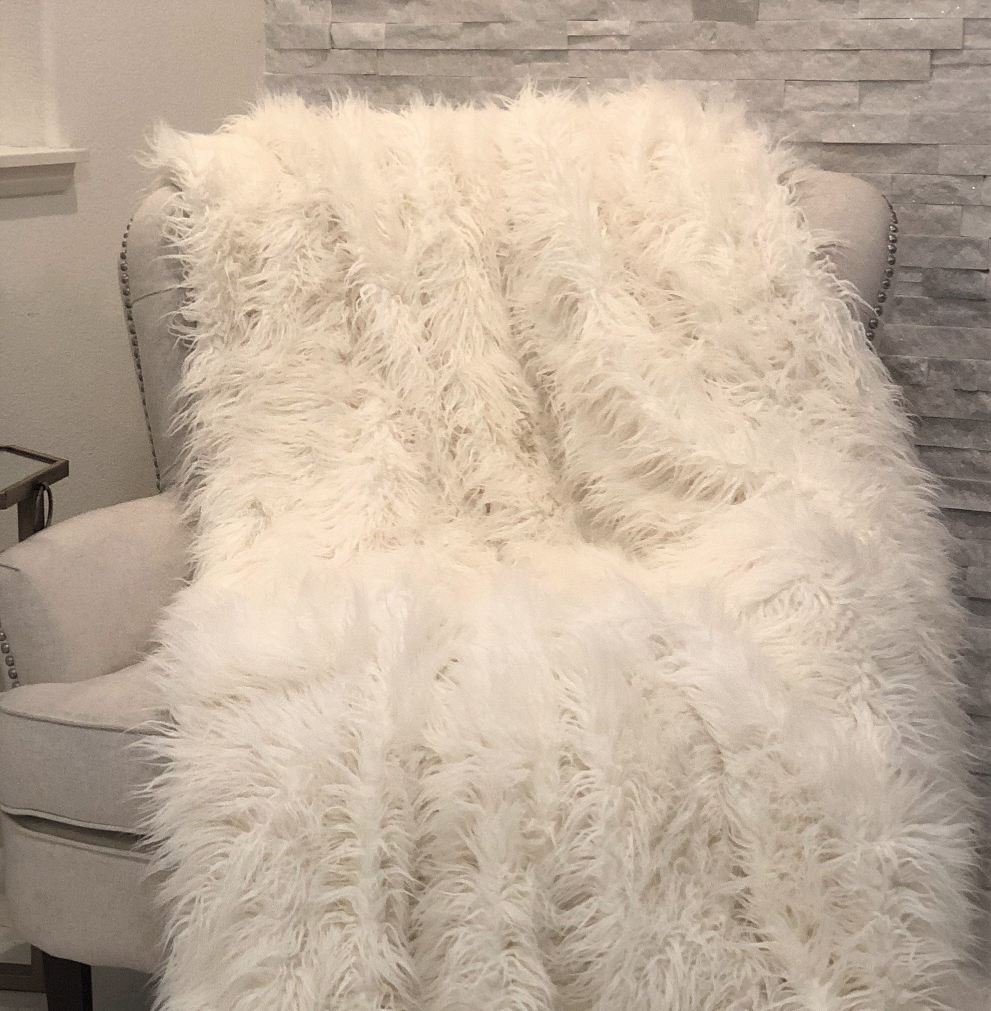 Mongolian Faux Fur Luxury Throw-1