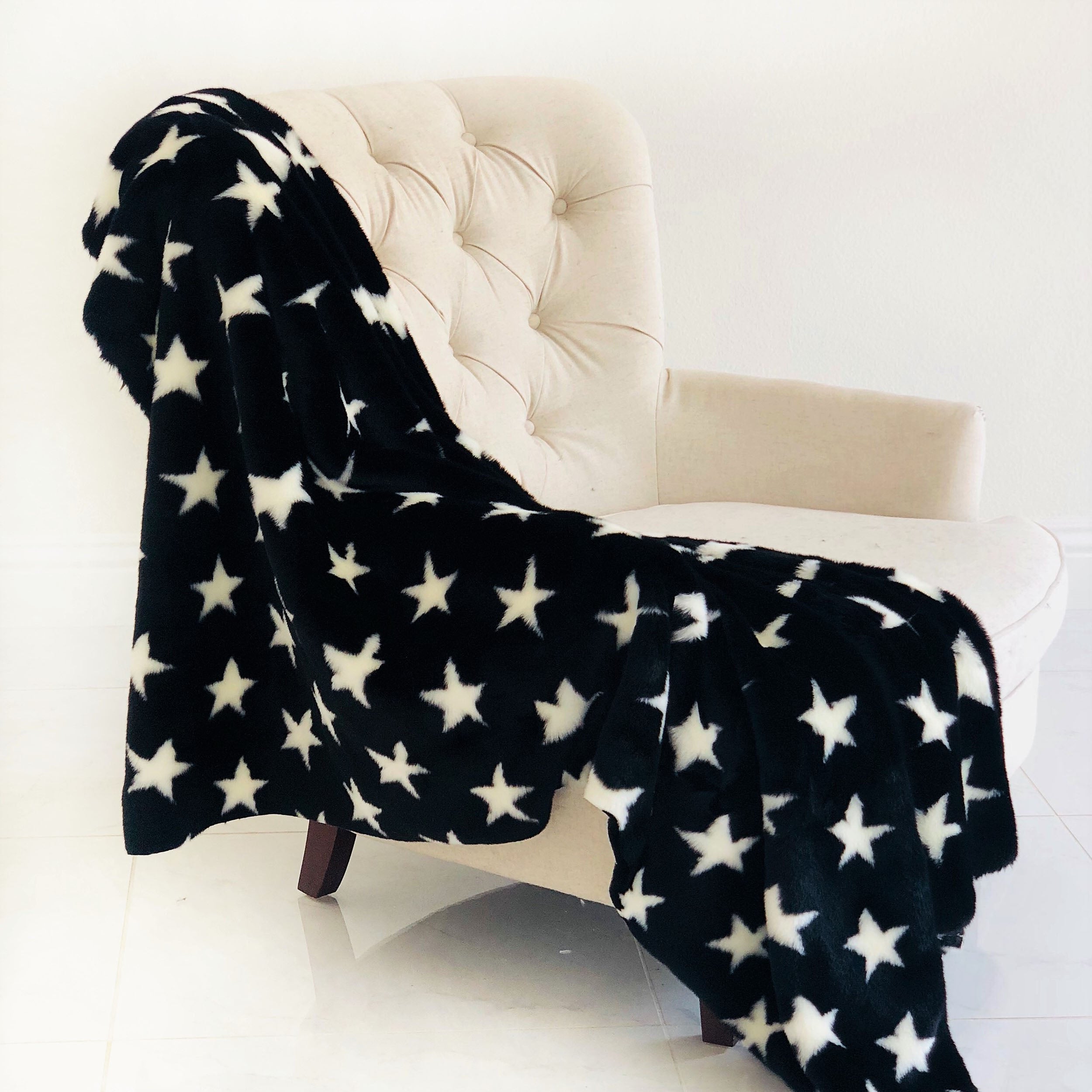 Closeout Black and White Stars Soft Handmade Luxury Throw-1