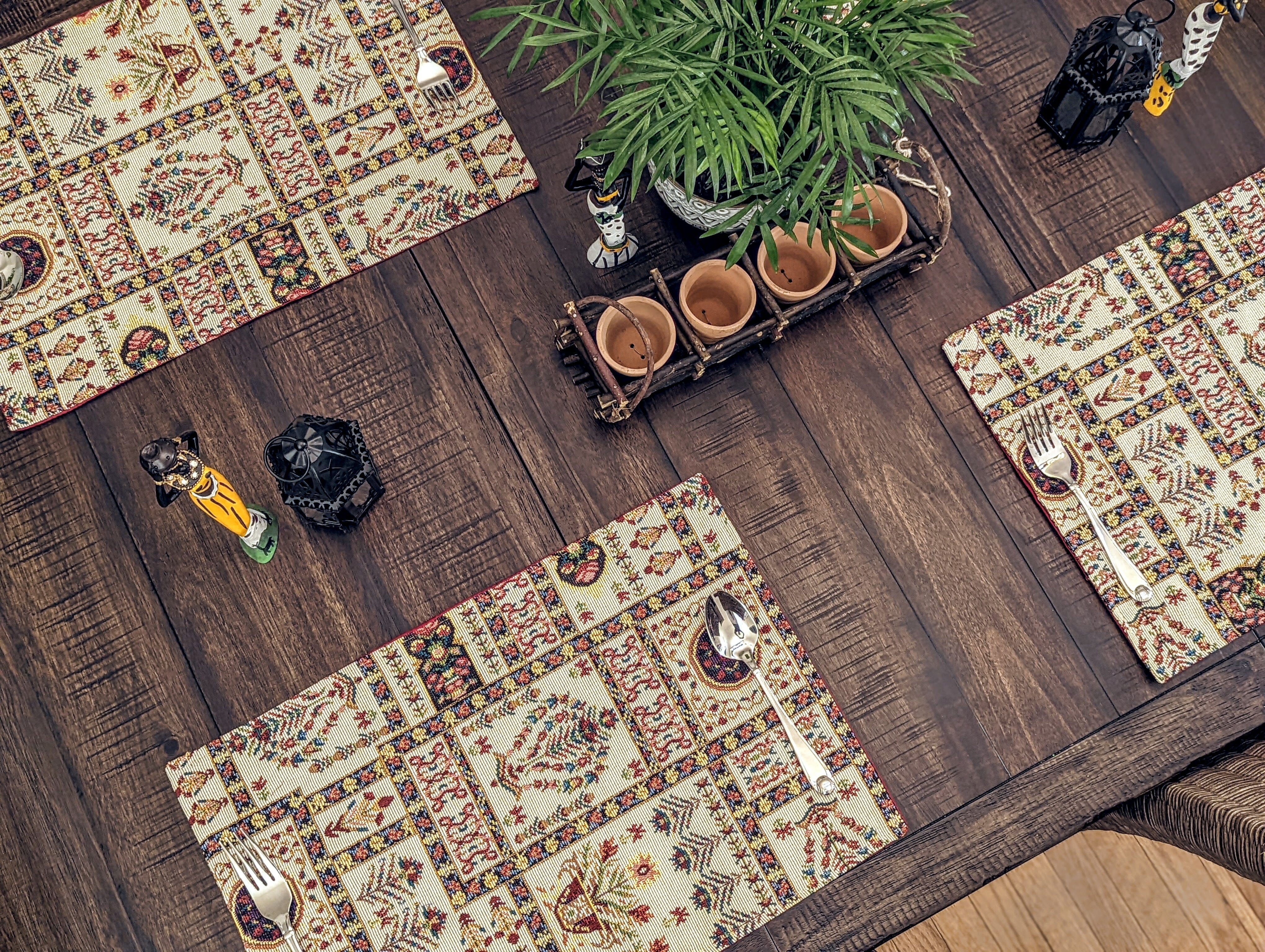 DaDalogy Bedding Set of 4-Pieces Light White Mughal Floral Botanical Cottage Fleur Tapestry Placemats 13” x 19” (18196)