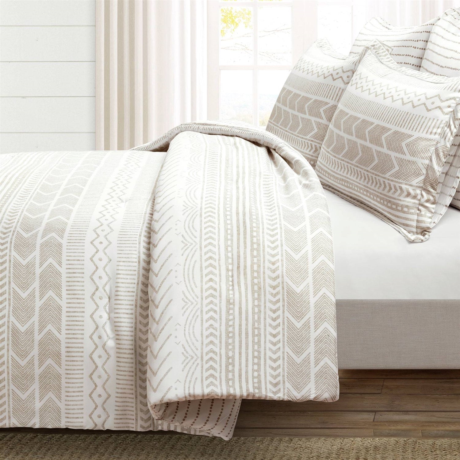 Full/Queen Scandinavian Chevron Beige Taupe 5 Piece Lightweight Comforter Set-1