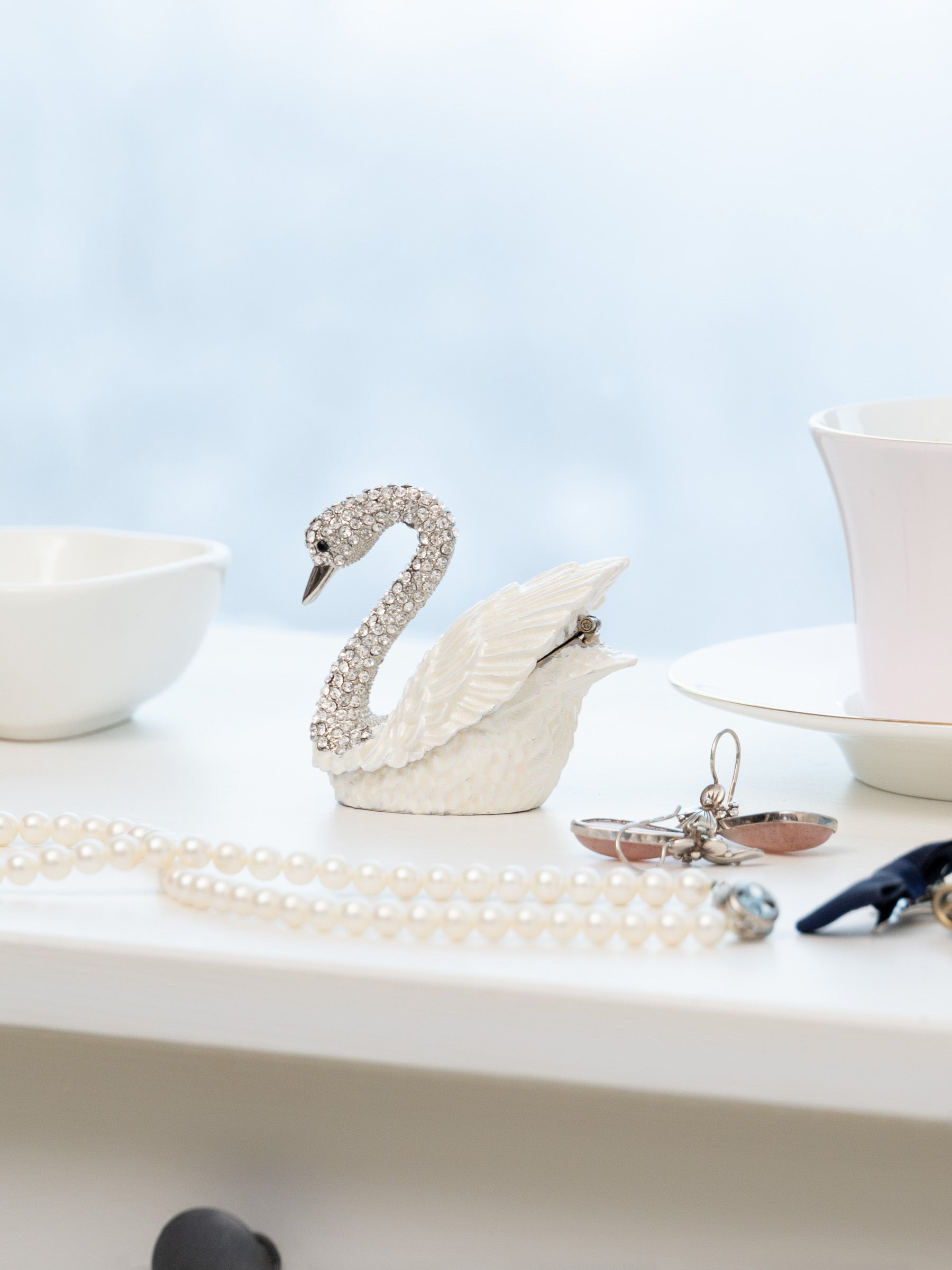 White Swan with crystal neck-1