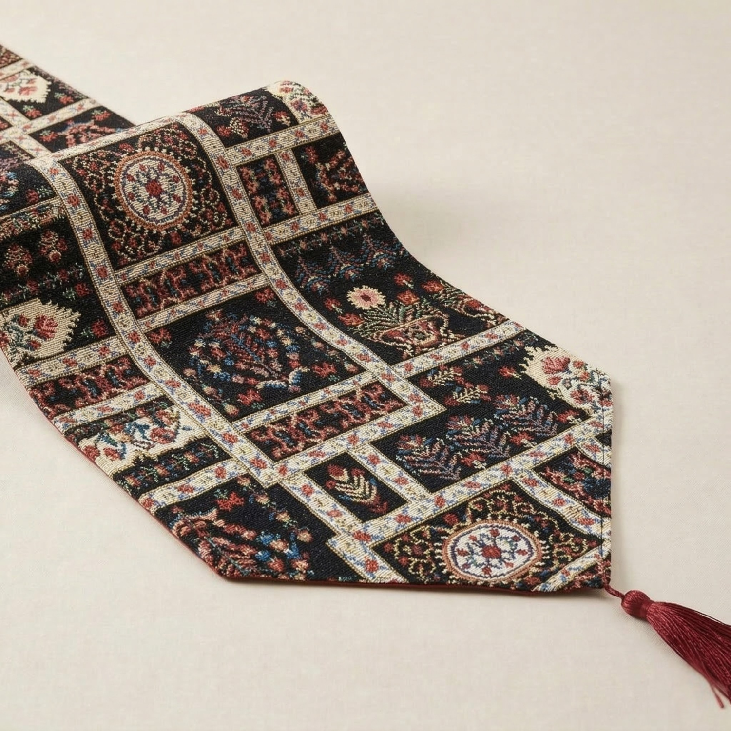 DaDalogy Bedding Elegant Woven Mughal Floral Tapestry Table Runner, Dark Noir Botanical Vintage Fleur (18197)