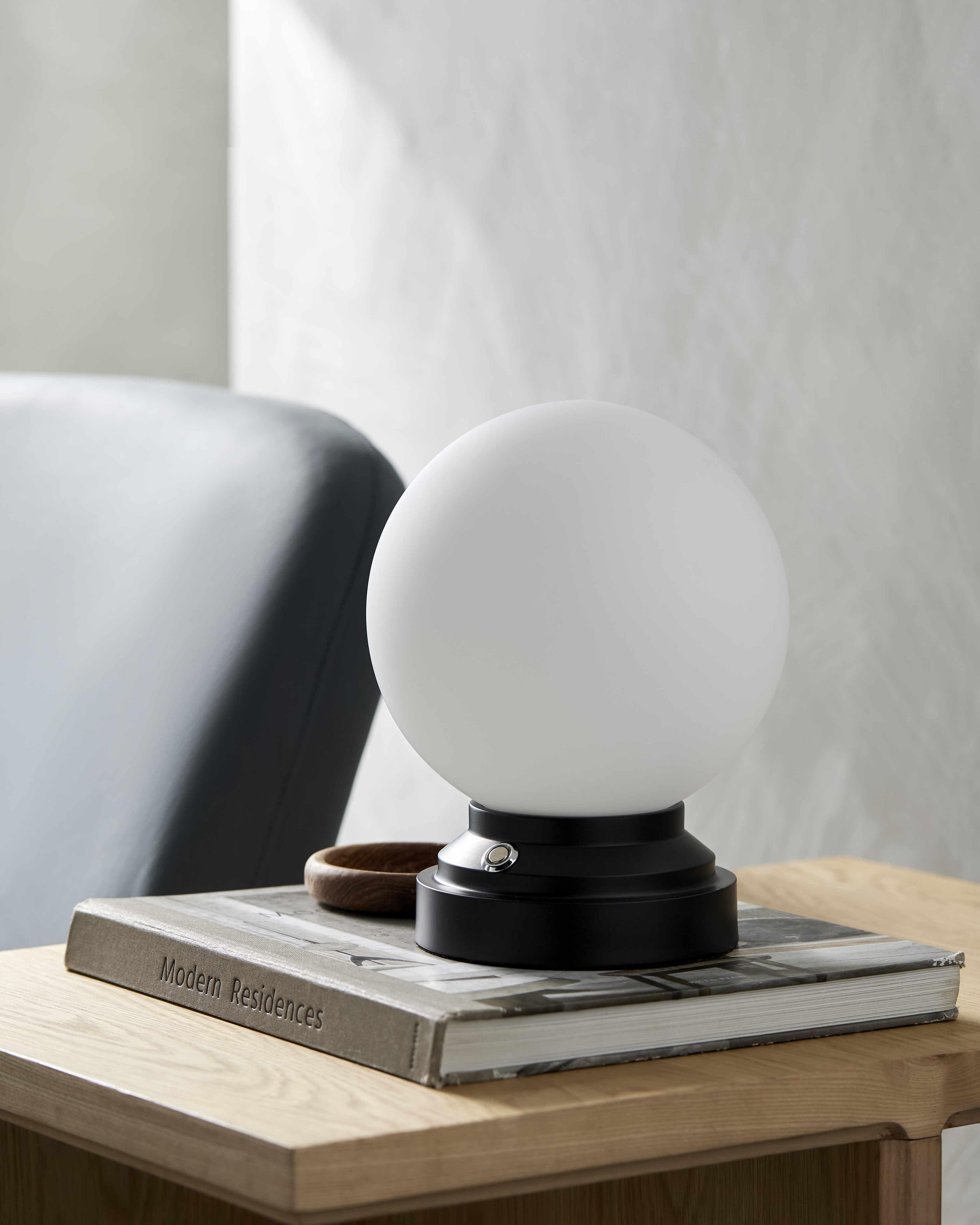 Vacquiers Black Table Lamp - PRHOMZ