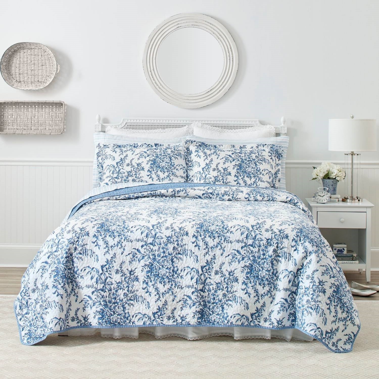 King size 3 Piece Bed-in-a-Bag Reversible Blue White Floral Cotton Quilt Set-0