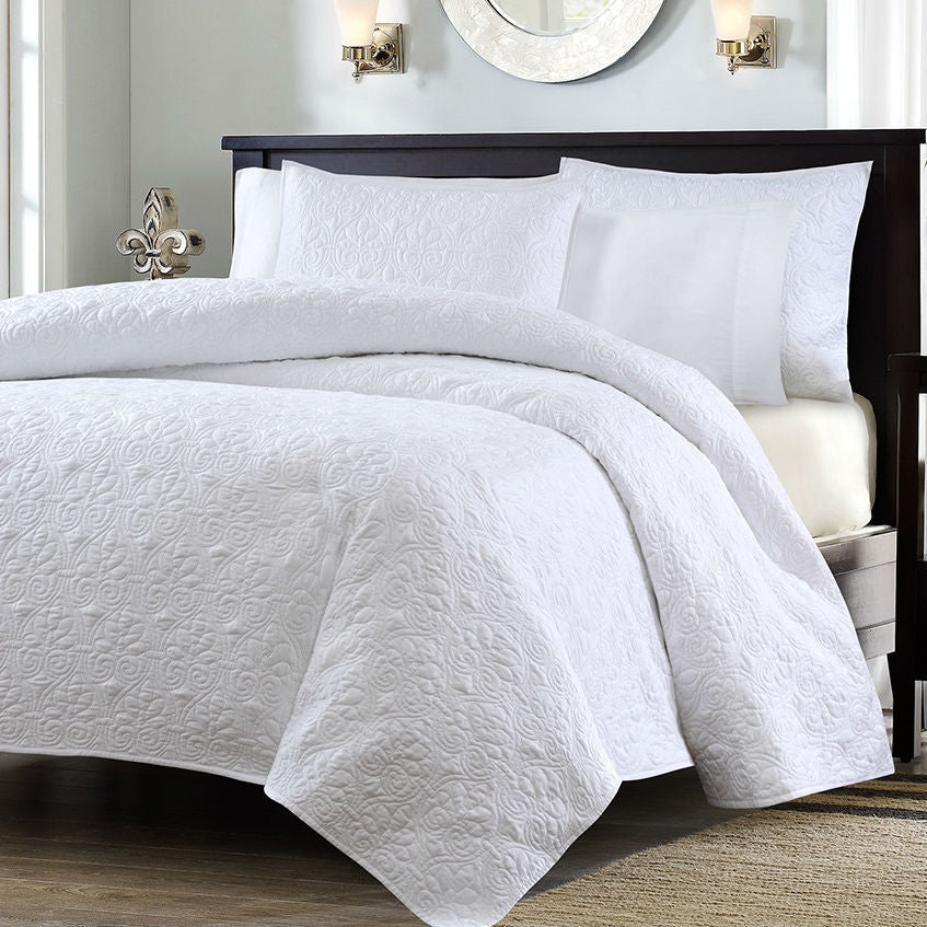 Full / Queen White Classic Coverlet Quilt Set with 2 Shams-0