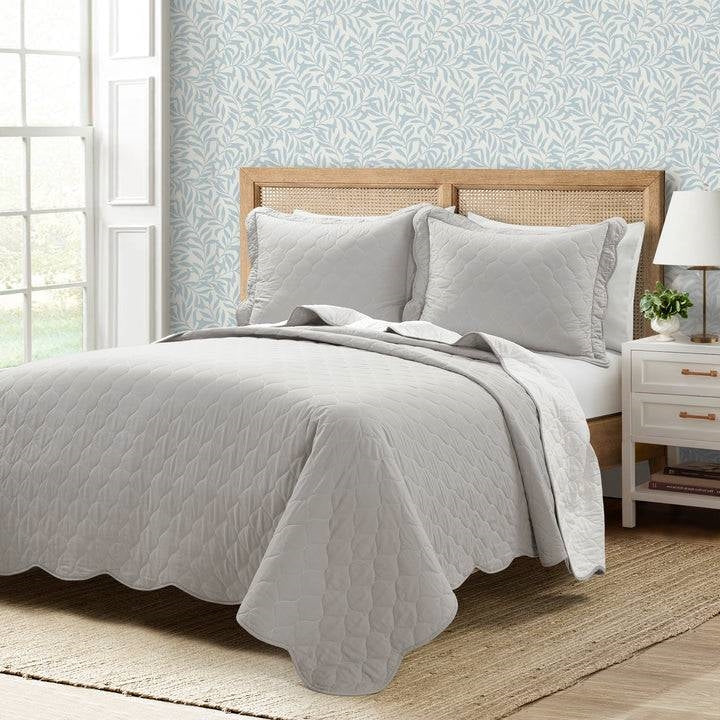 King/Cal King White Grey Scalloped Edge Reversible Thin Light Quilt Set-2