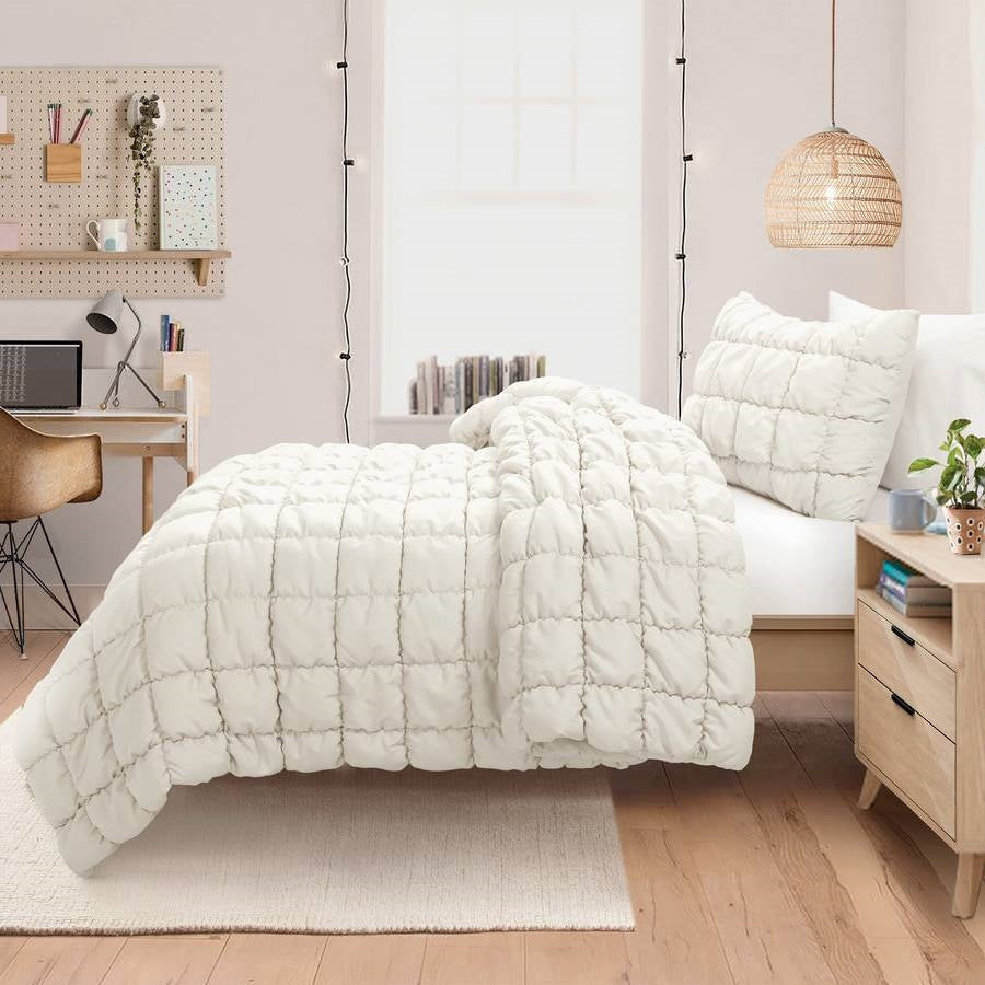 Full/Queen Soft Lightweight Puff Textured 3-Piece Comforter Set in Off White-1