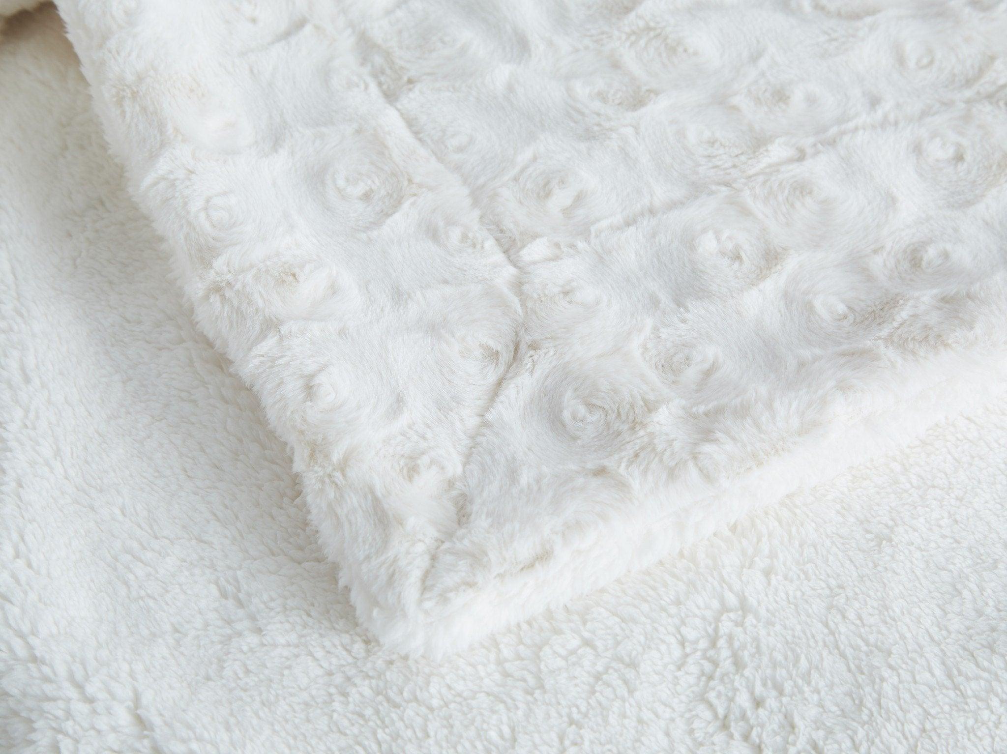 DaDa Bedding Luxury White Roses Fluffy Soft Sherpa Backside Faux Fur Throw Blanket (K11)