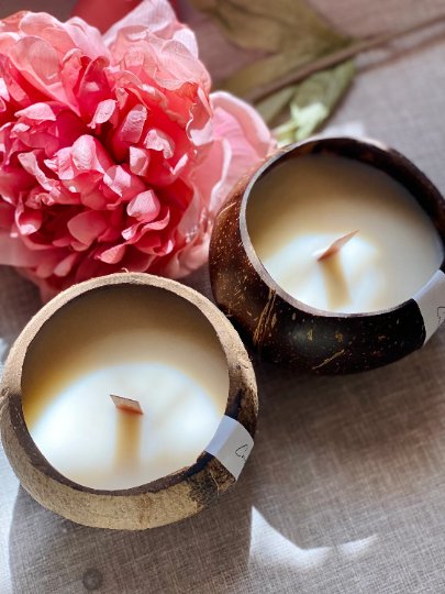 Coconut Wax Candle in Coconut Shell-3