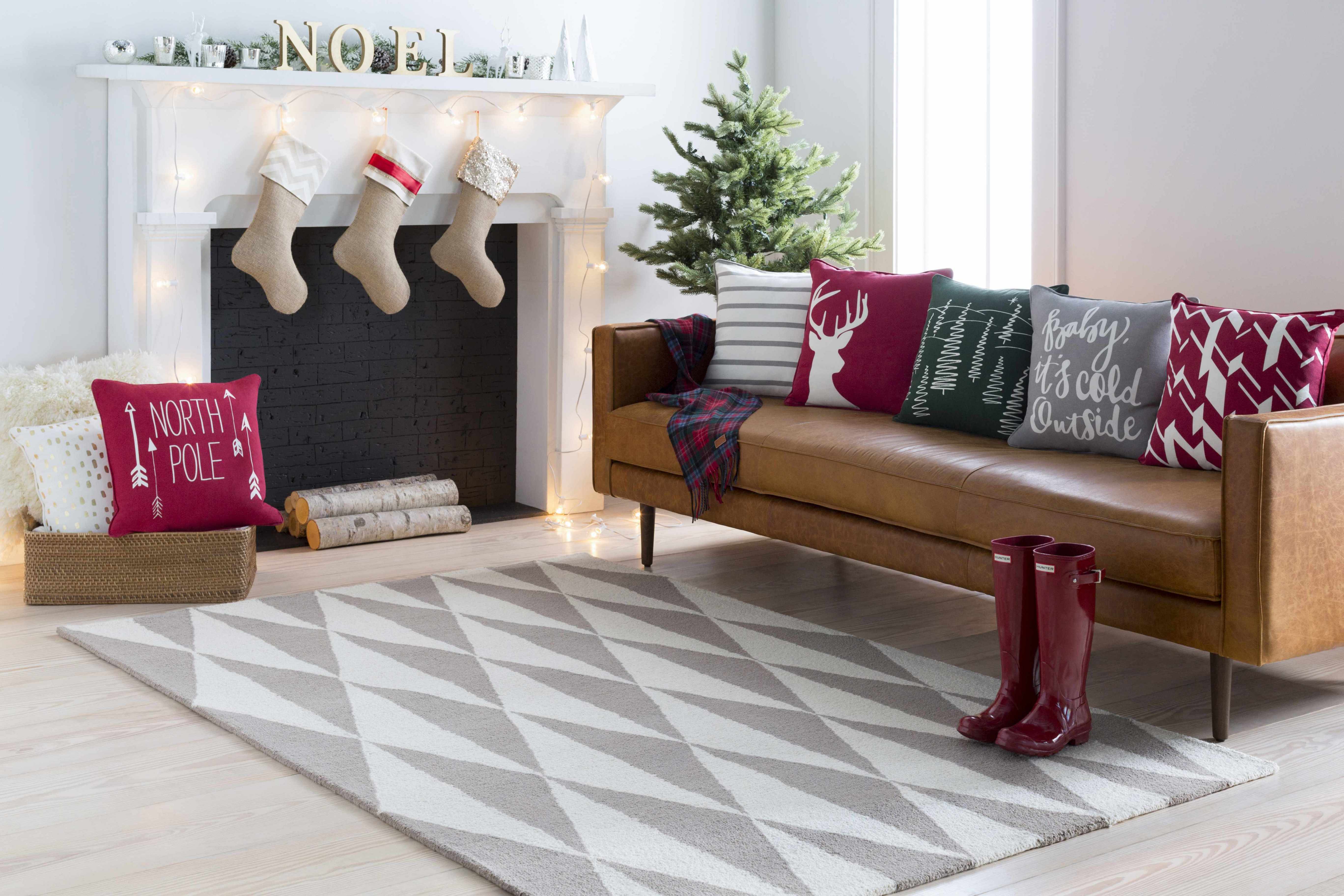 Wanneroo Throw Pillow - Clearance-1