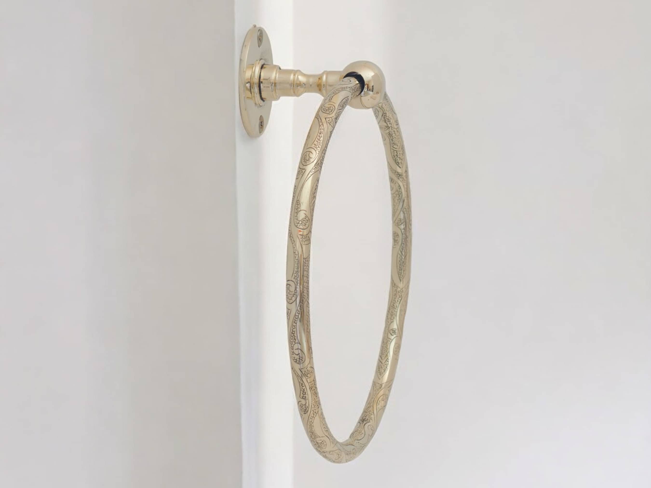 Elegant Brass Towel Holder for Bathroom - Stylish Wall-Mounted Towel Rack-2