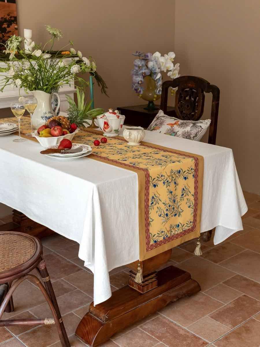 Italian Floral Decorative Table Runner for Elegant Table Setting - PRHOMZ