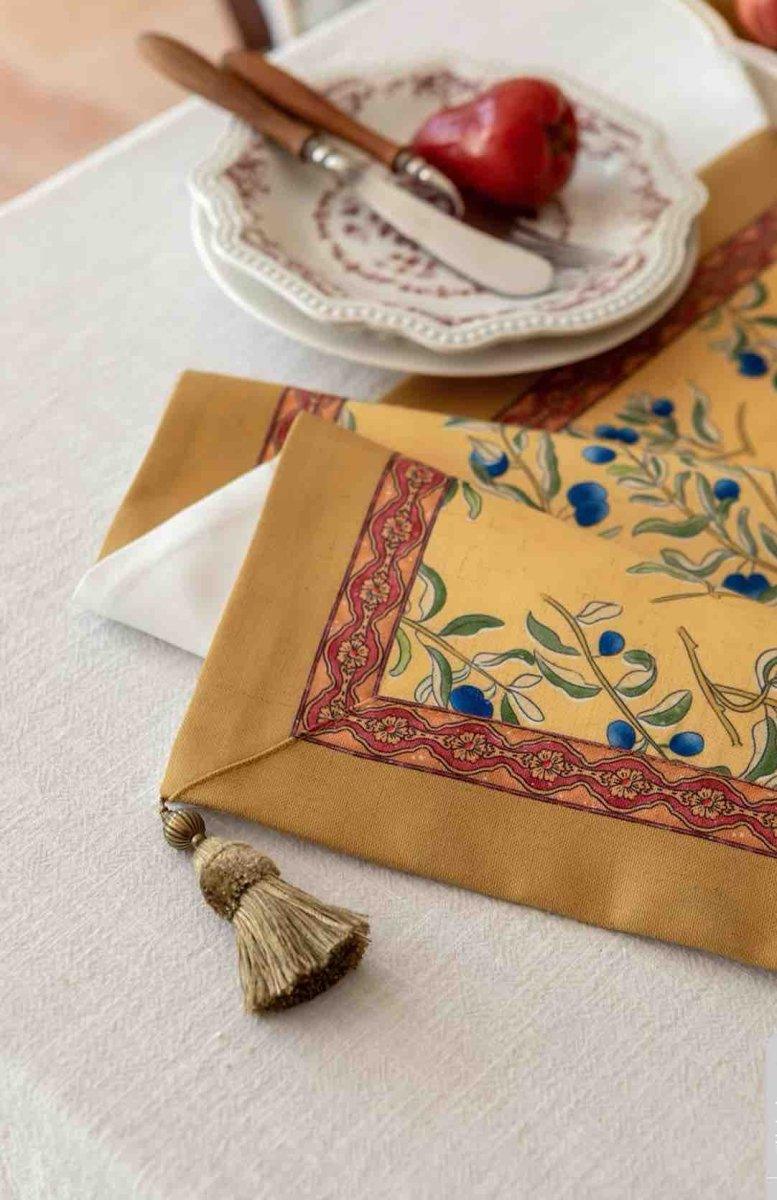 Italian Floral Decorative Table Runner for Elegant Table Setting - PRHOMZ