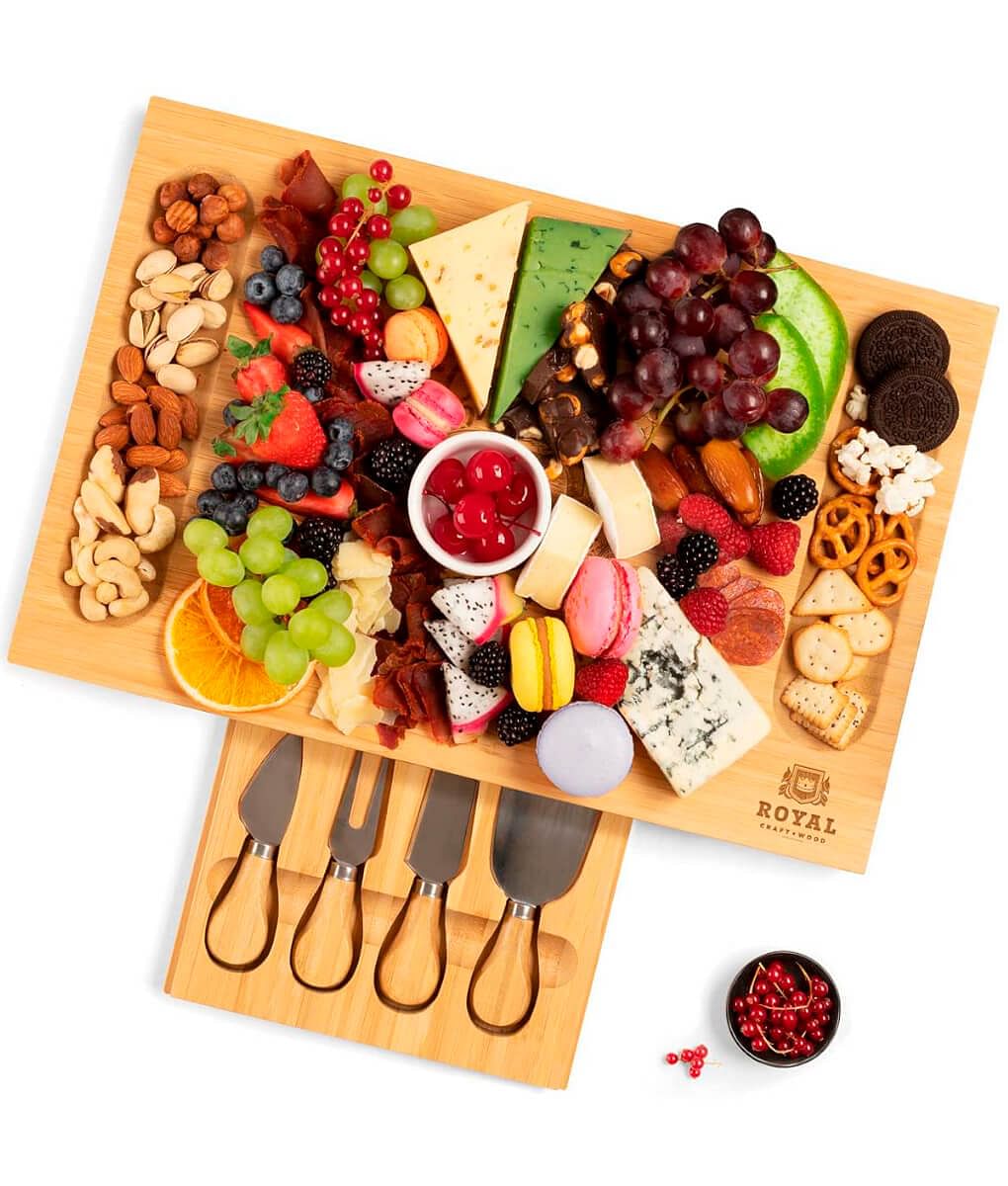 Cheese board with knives-2