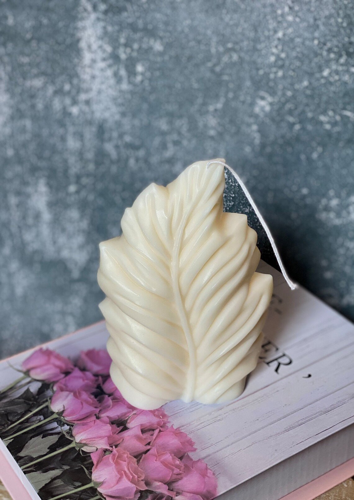 Minimalist Feather Design Soy Wax Sculpture Candle-1