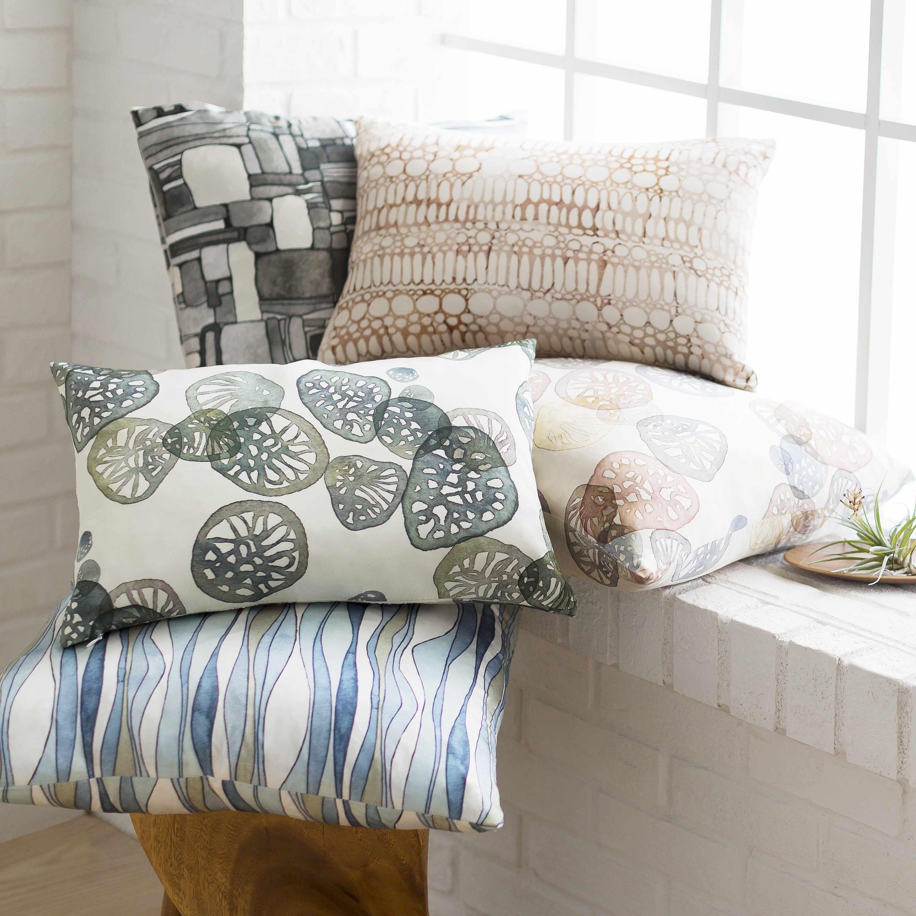 Daglish Throw Pillow - Clearance - PRHOMZ