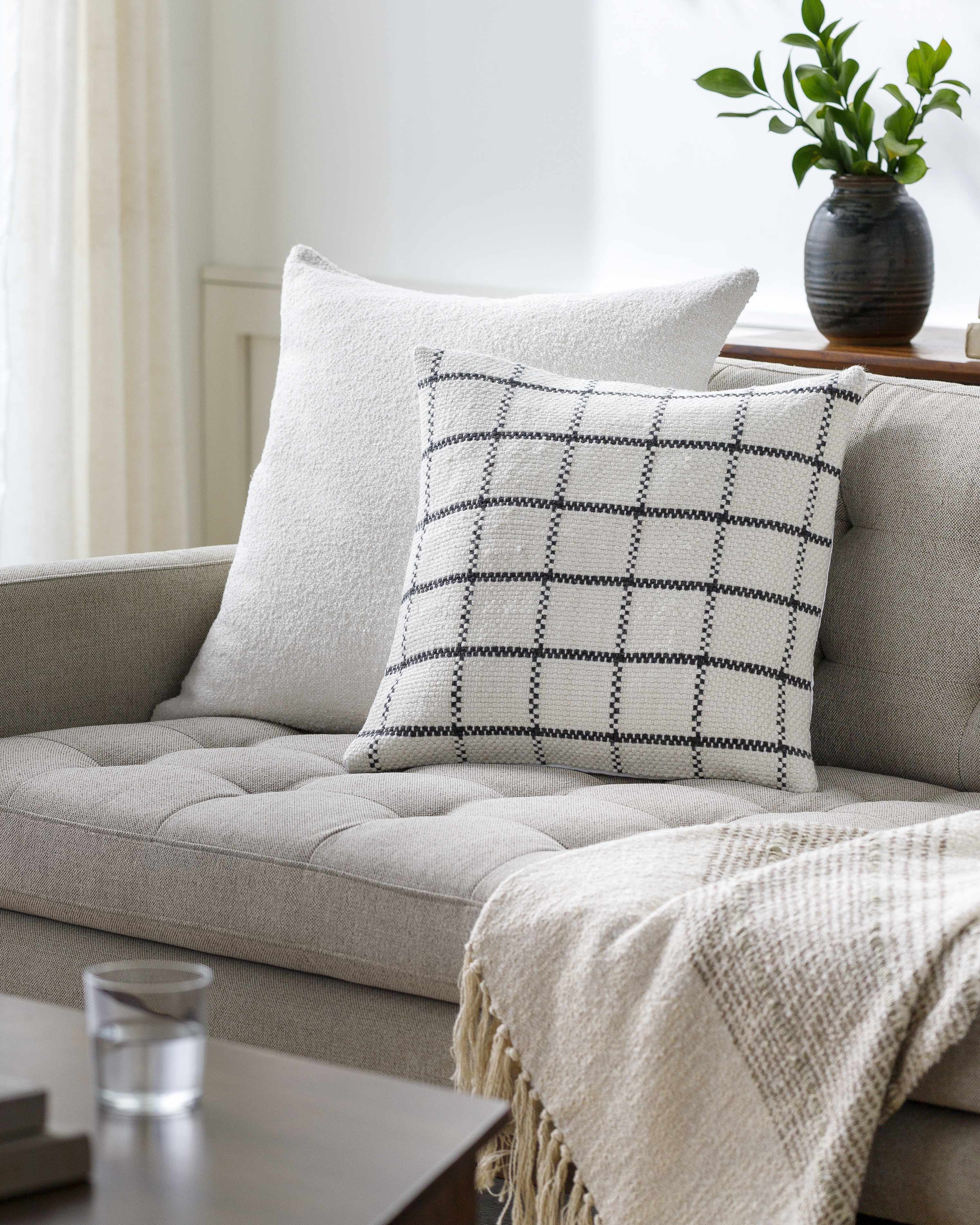 Mairi Black&White Grid Throw Pillow-4