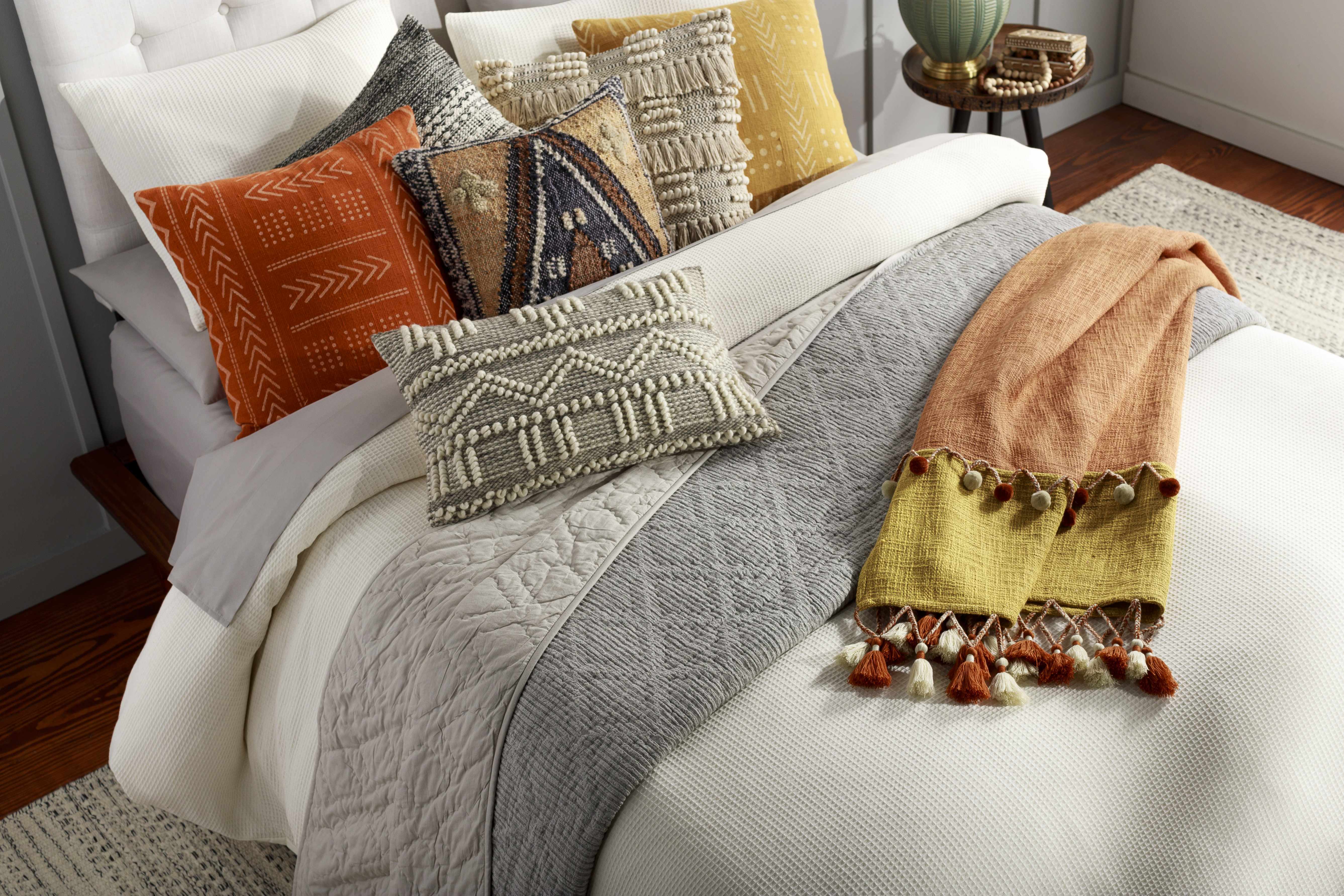 Bulacnin Throw Pillow-3