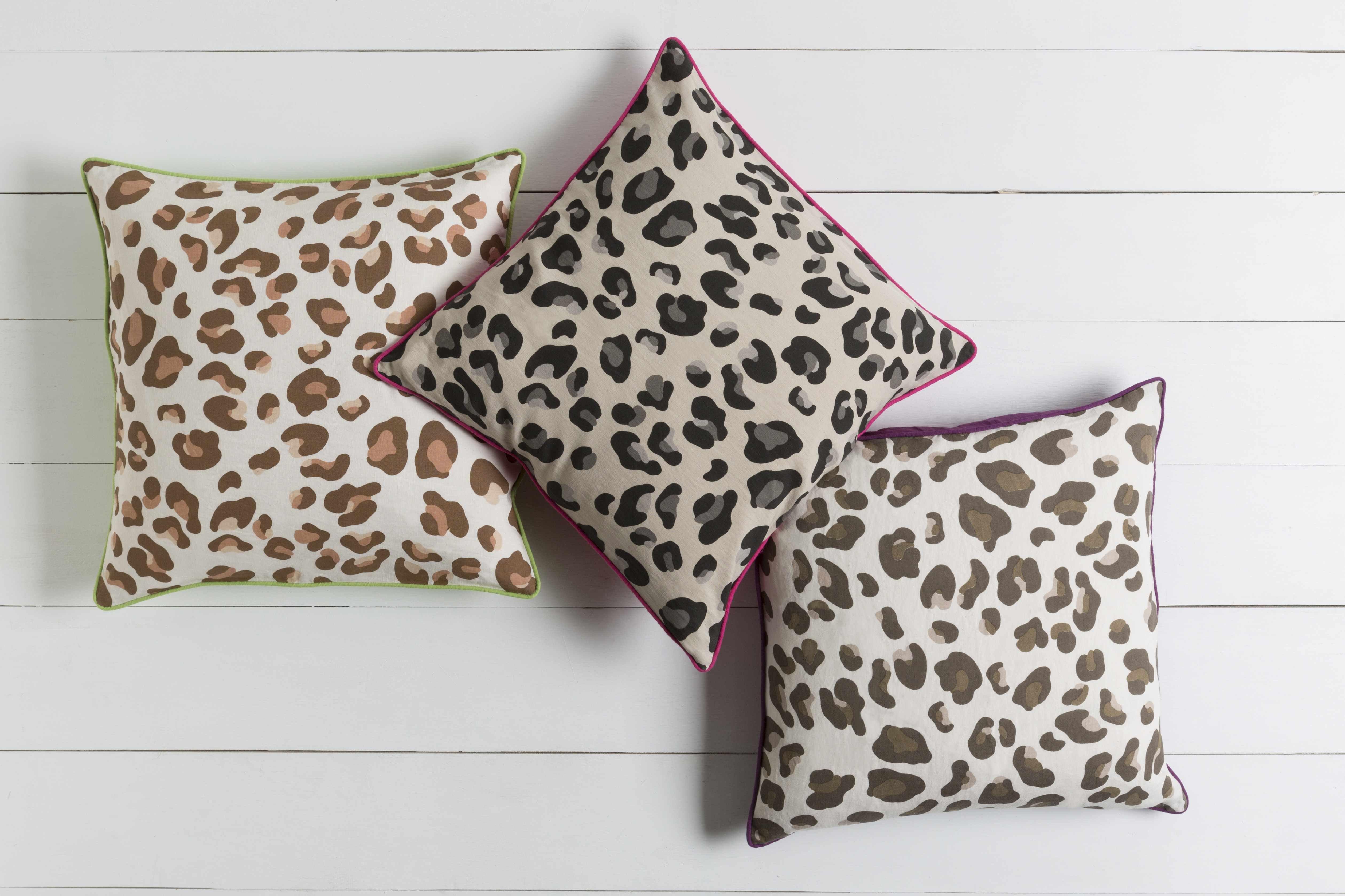 Woorree Throw Pillow - Clearance - PRHOMZ